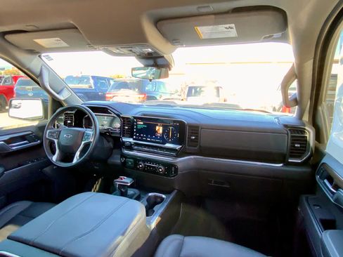 Used 2025 Chevrolet Silverado 1500 LT Trail Boss w/ Convenience Package II AWD/4WD image 33
