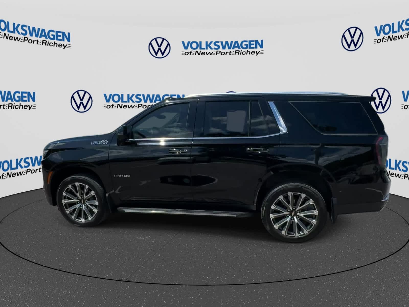 Used 2025 Chevrolet Tahoe High Country AWD/4WD image 5