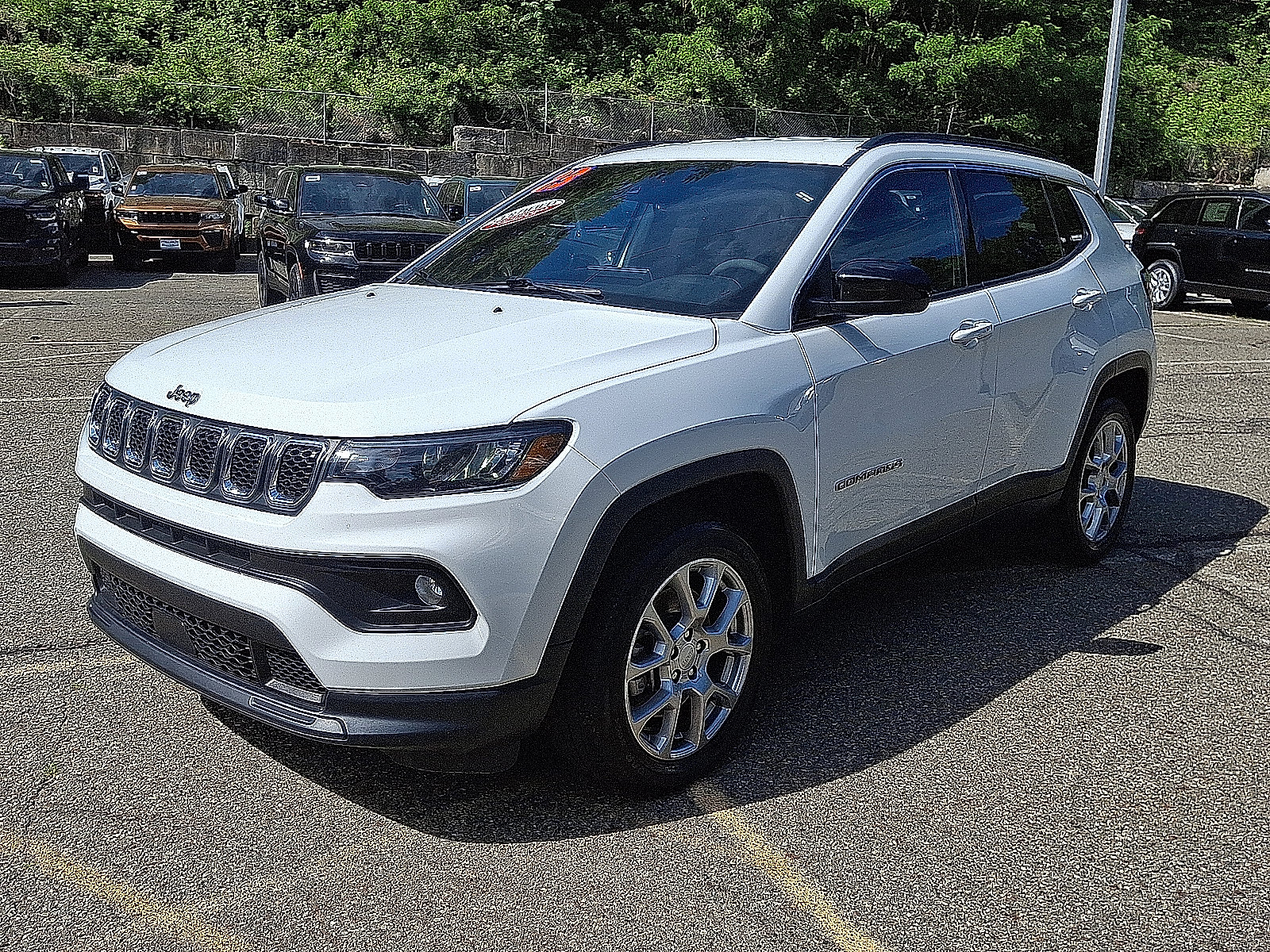 Certified 2023 Jeep Compass Latitude AWD/4WD image 3