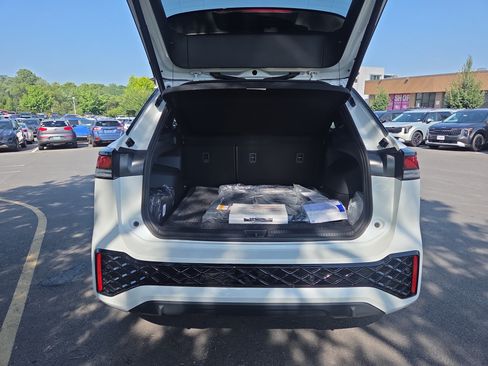 New 2026 Volkswagen Tiguan SE R-Line FWD image 5