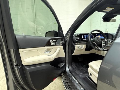 Used 2024 Mercedes-Benz GLE 450e 4MATIC image 29