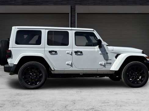 Used 2024 Jeep Wrangler Unlimited Sahara AWD/4WD image 3