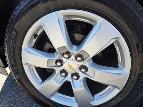 Used 2017 Chevrolet Traverse LT w/ Style and Technology Package image 9