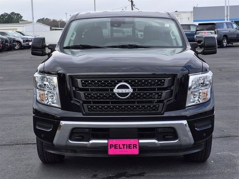 Used 2024 Nissan Titan SV w/ SV Convenience Package image 2