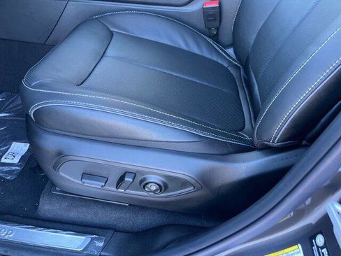 New 2025 Jeep Grand Cherokee L Overland image 9