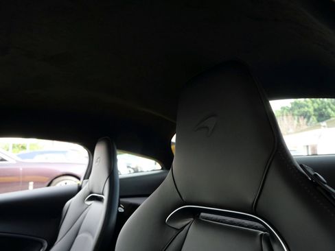 Used 2023 McLaren Artura RWD image 21