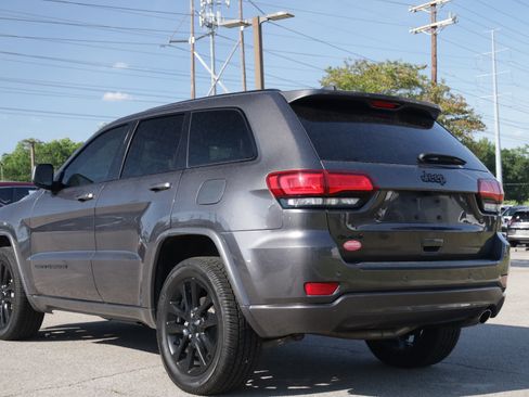 Used 2019 Jeep Grand Cherokee Altitude AWD/4WD image 3