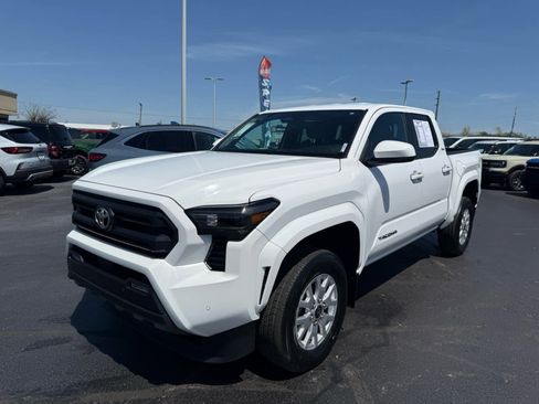 Used 2024 Toyota Tacoma SR5 AWD/4WD image 24