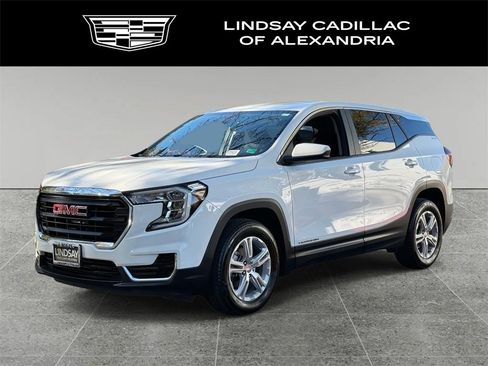 Used 2024 GMC Terrain SLE image 1