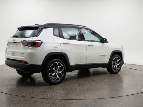 Used 2025 Jeep Compass Limited image 9