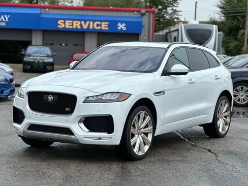Used 2019 Jaguar F-PACE S image 1