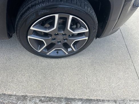 Used 2019 Jeep Renegade Latitude image 18