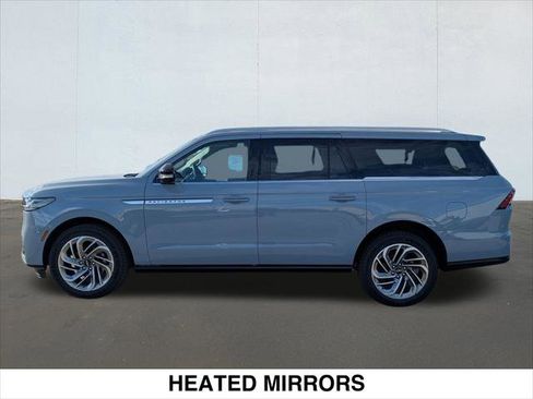 New 2025 Lincoln Navigator L Reserve image 3