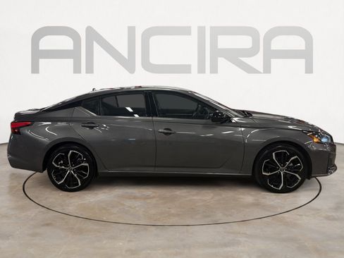 Used 2024 Nissan Altima 2.5 SR FWD image 12