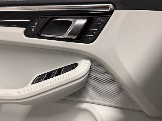 Certified 2026 Porsche Macan Turbo AWD/4WD image 39