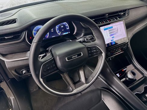 Used 2024 Jeep Grand Cherokee L Limited w/ Luxury Tech Group II image 24