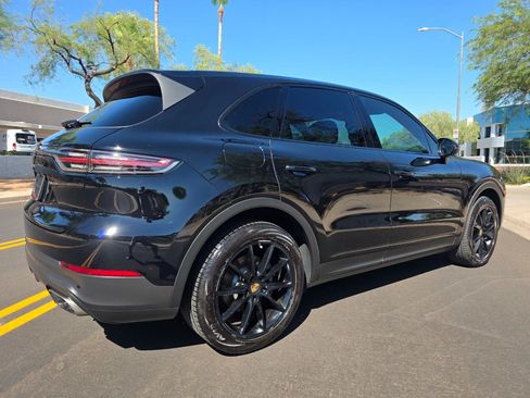 Used 2022 Porsche Cayenne AWD/4WD image 22