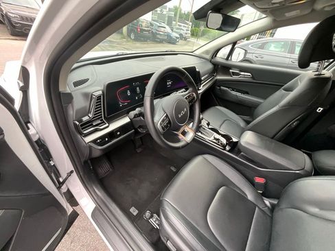 Used 2025 Kia Sportage EX image 11