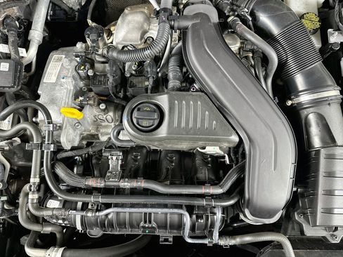 Used 2025 Volkswagen Jetta SE FWD image 32