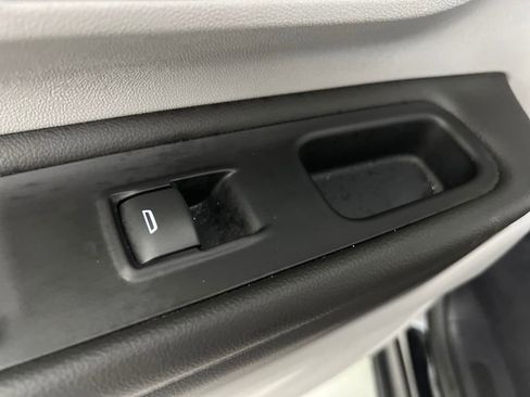 Used 2024 GMC Terrain SLT image 17