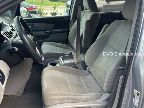 Used 2016 Honda Odyssey SE image 2