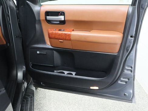 Used 2019 Toyota Sequoia Platinum image 42