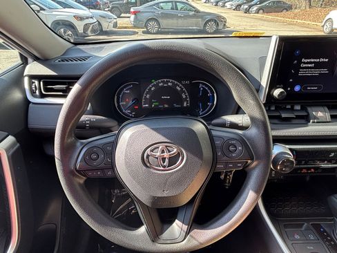 Used 2025 Toyota RAV4 LE image 28