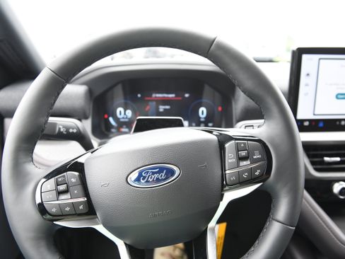 New 2026 Ford Explorer Platinum RWD image 18