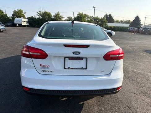 Used 2018 Ford Focus SE w/ Cold Weather Package FWD image 6