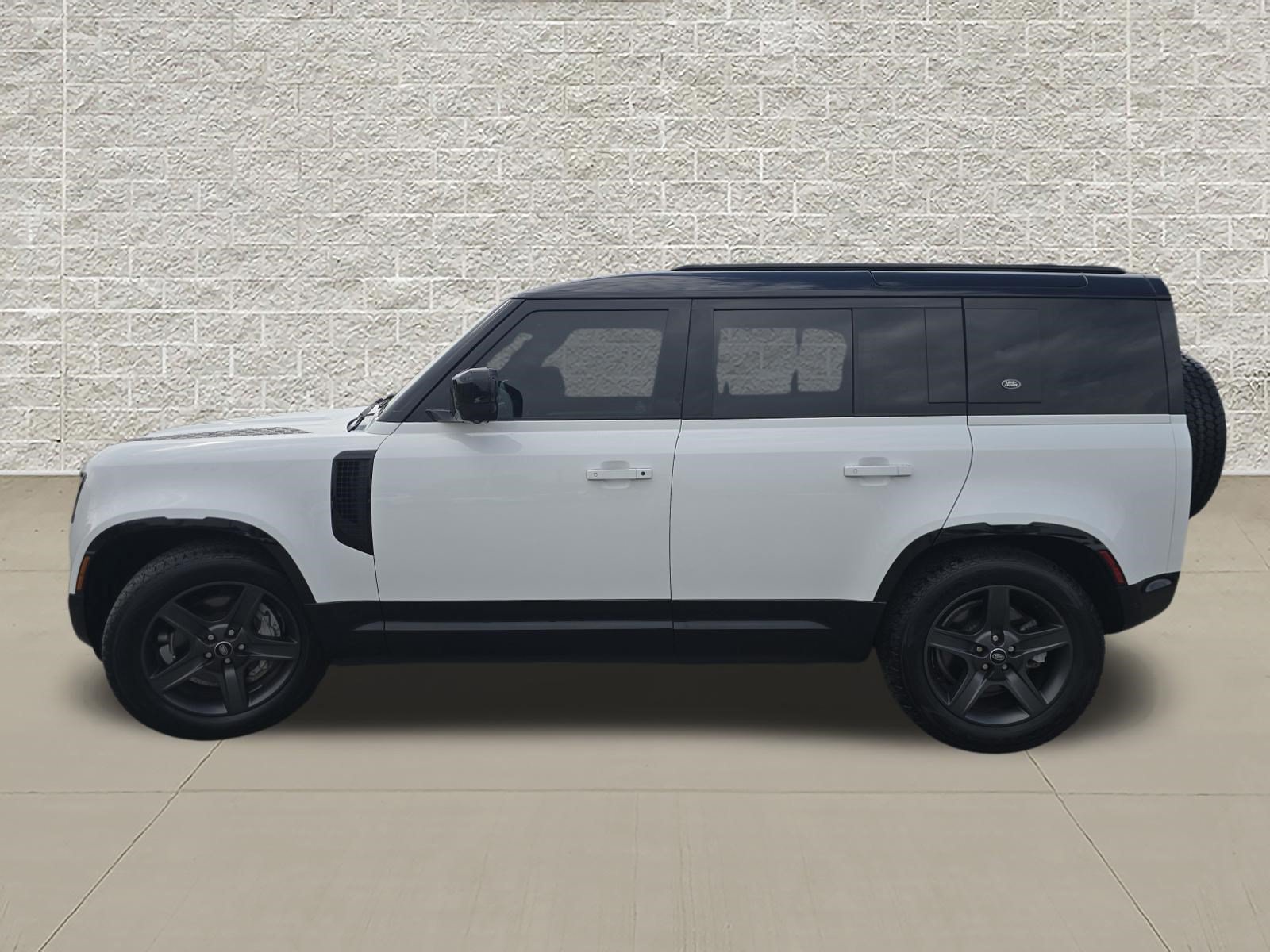 Used 2022 Land Rover Defender 110 X-Dynamic HSE AWD/4WD image 4