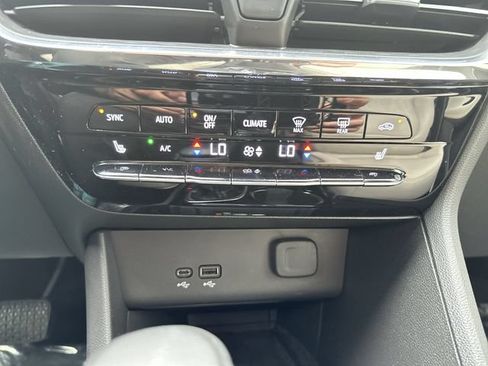 Certified 2025 Buick Encore GX Avenir w/ Avenir Technology Package FWD image 19
