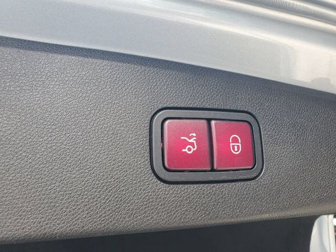 Used 2016 Mercedes-Benz E 350 Sedan image 8
