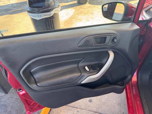 Used 2012 Ford Fiesta SEL image 22