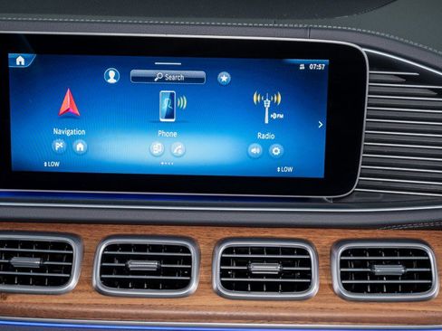 Certified 2025 Mercedes-Benz GLS 450 4MATIC image 22