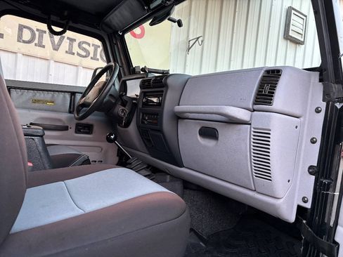 Used 1998 Jeep Wrangler SE AWD/4WD image 9