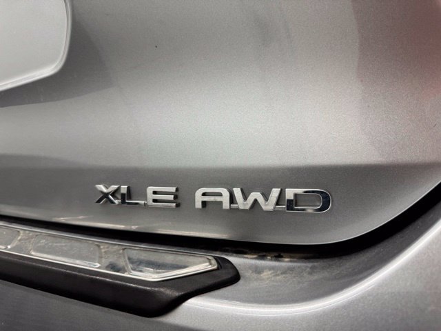 Used 2022 Toyota Highlander XLE AWD/4WD image 39