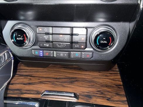 Used 2019 Ford F150 Lariat w/ Equipment Group 502A Luxury AWD/4WD image 30