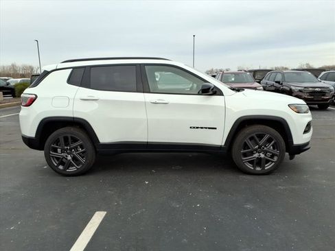 New 2026 Jeep Compass Latitude image 17