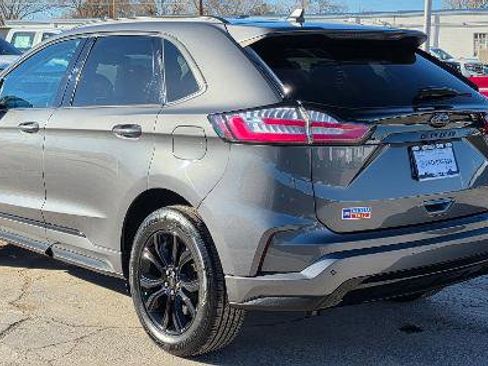 Certified 2022 Ford Edge SE w/ Black Appearance Package image 3