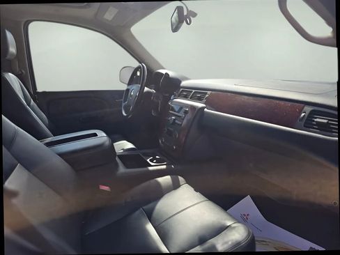 Used 2013 Chevrolet Avalanche LT w/ All-Star Edition image 21