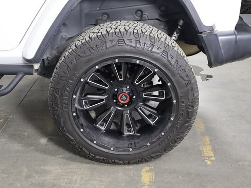 Used 2018 Jeep Wrangler Unlimited Sahara AWD/4WD image 43