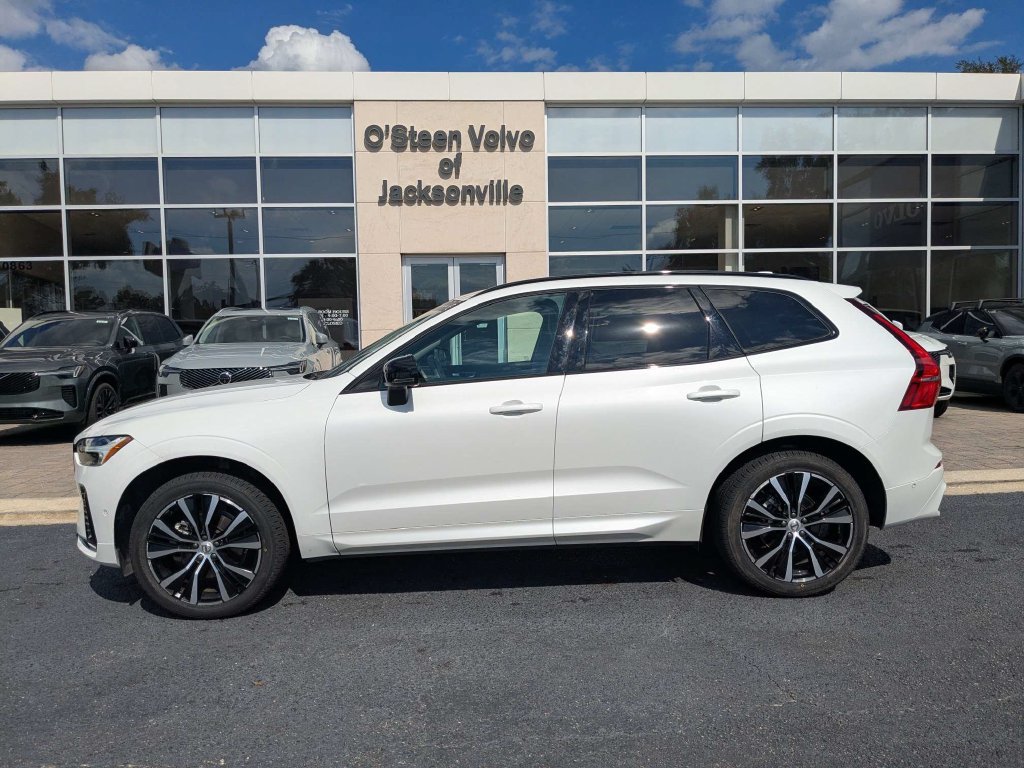 Used 2024 Volvo XC60 B5 Plus w/ Protection Package Premier AWD/4WD image 3