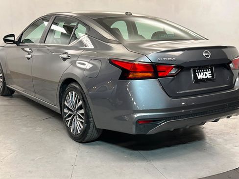 Used 2025 Nissan Altima 2.5 SV FWD image 3