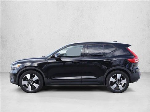 Used 2021 Volvo XC40 T5 Momentum w/ Protection Package Premier AWD/4WD image 4