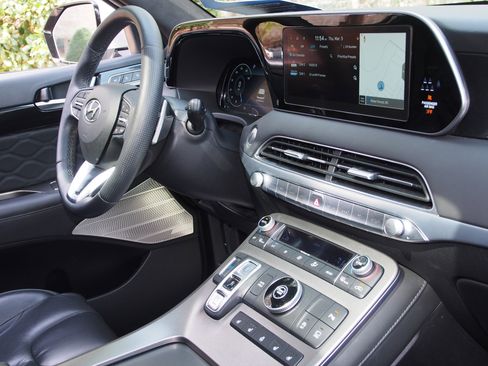 Used 2022 Hyundai Palisade Calligraphy w/ Winter Package image 10