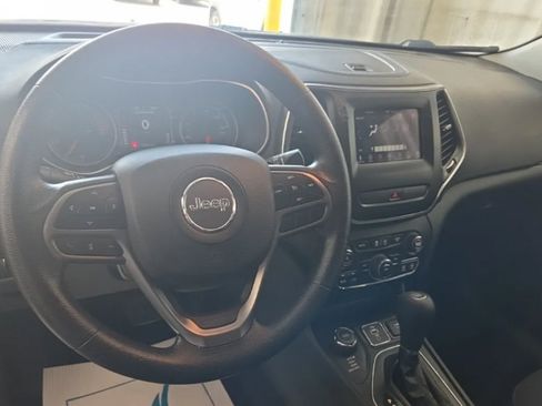 Used 2019 Jeep Cherokee Latitude w/ Popular Appearance Group AWD/4WD image 9