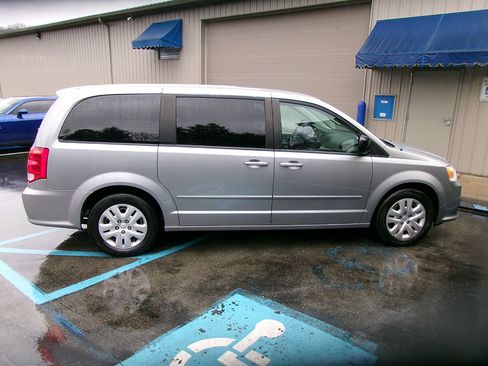 Used 2015 Dodge Grand Caravan SE w/ Quick Order Package 29E SE image 6