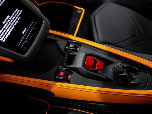 Used 2024 Lamborghini Revuelto image 27