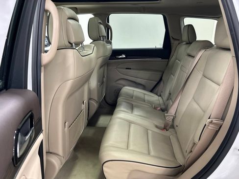 Used 2019 Jeep Grand Cherokee Overland AWD/4WD image 25
