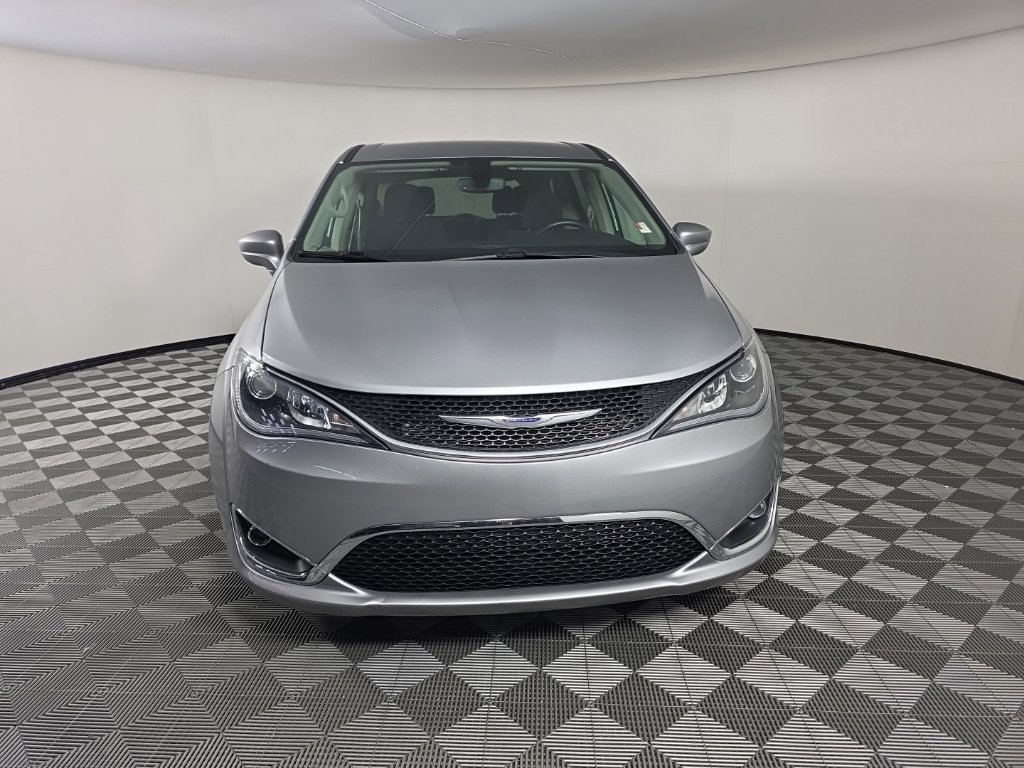 Used 2020 Chrysler Pacifica Touring w/ Cold Weather Group FWD image 8